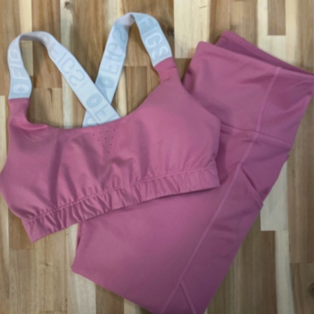 Figs Performance Underscrub Legging And Performance Underscrub Sport Bra